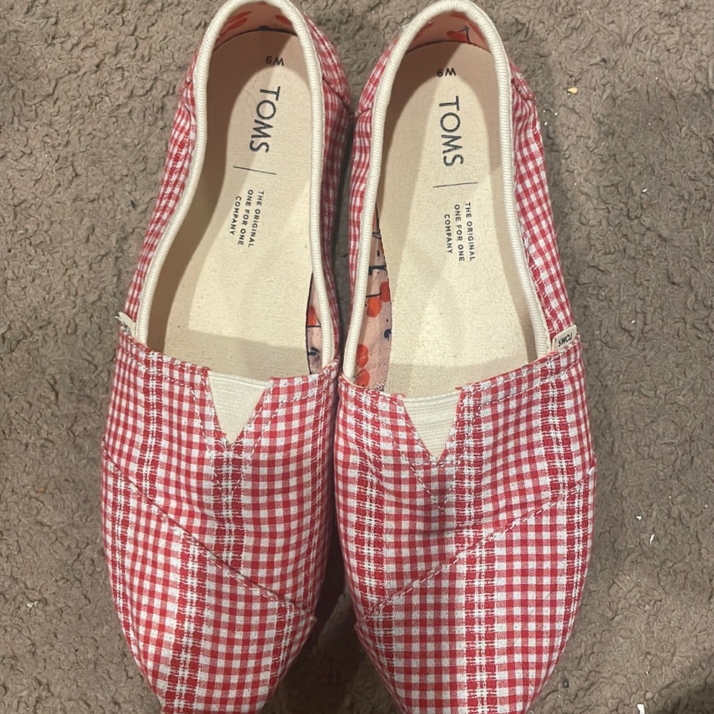 Toms